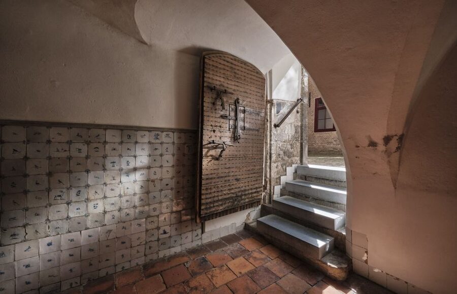 The Hague: Prison Gate Museum - Rijksmuseum de Gevangenpoort: a medieval gateway with real consequences