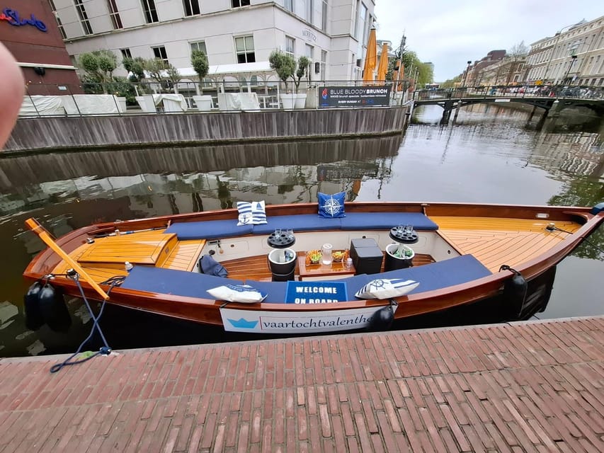 The Hague: Private Boattour up to 10 persons - The Hague from the water on a 100% electric open boat