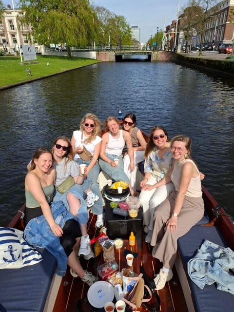 The Hague: Private Boattour up to 10 persons - Your private 75-minute canal cruise, with a skipper running the show