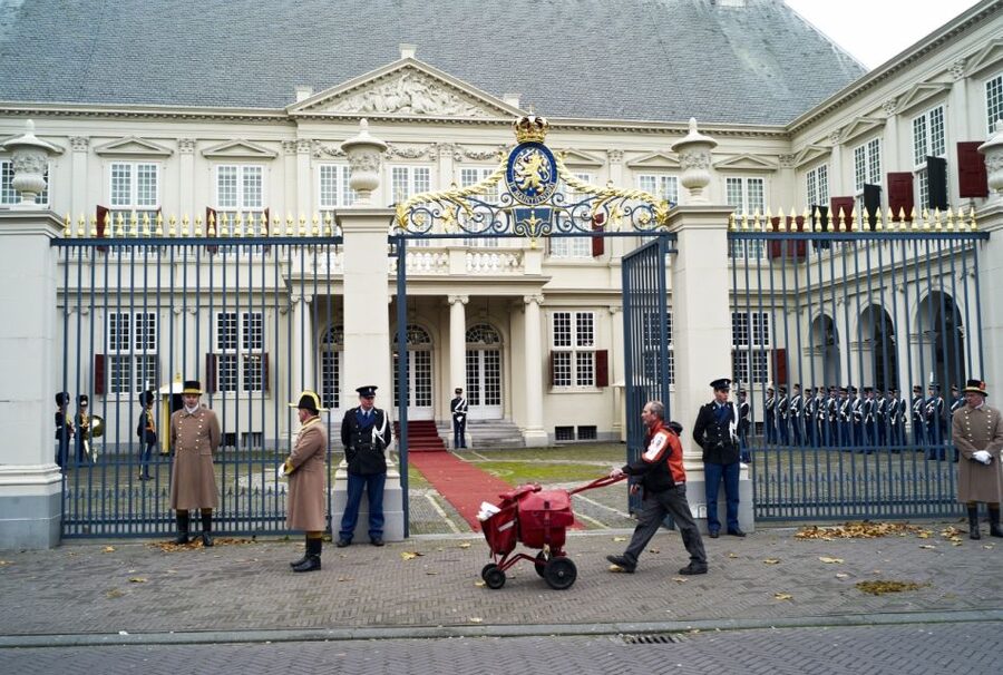 The Hague Walking Tour - A “not the capital” city story that starts immediately