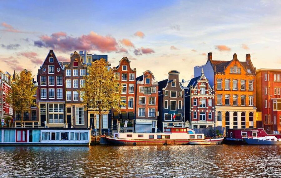 The True Story of Anne Frank's Diary Private Guided Tour - The 4-hour option: Portuguese Synagogue and Jewish Historical Museum, with skip-the-line tickets