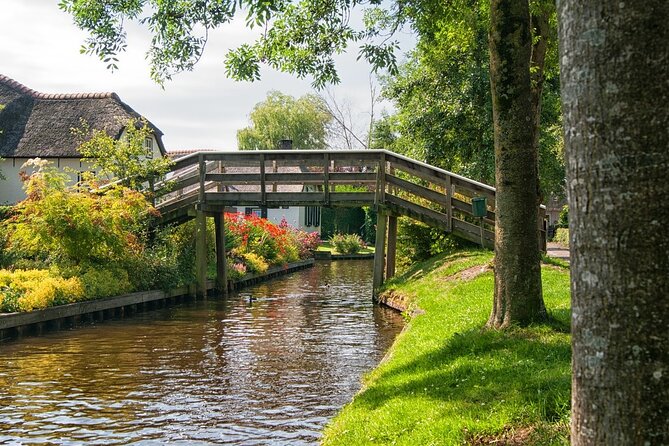 Tour to Giethoorn and Keukenhof Tulip Fields from Amsterdam - Giethoorn, the Dutch Venice: canal cruise plus time to roam