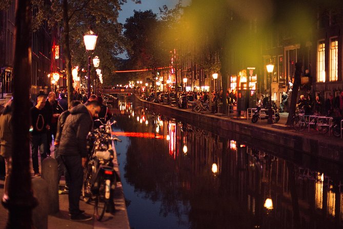 Treasures of Amsterdam: Coffeeshops & Red Light District Private Tour - How the guide changes everything: examples like Willem, Dina, and Laura