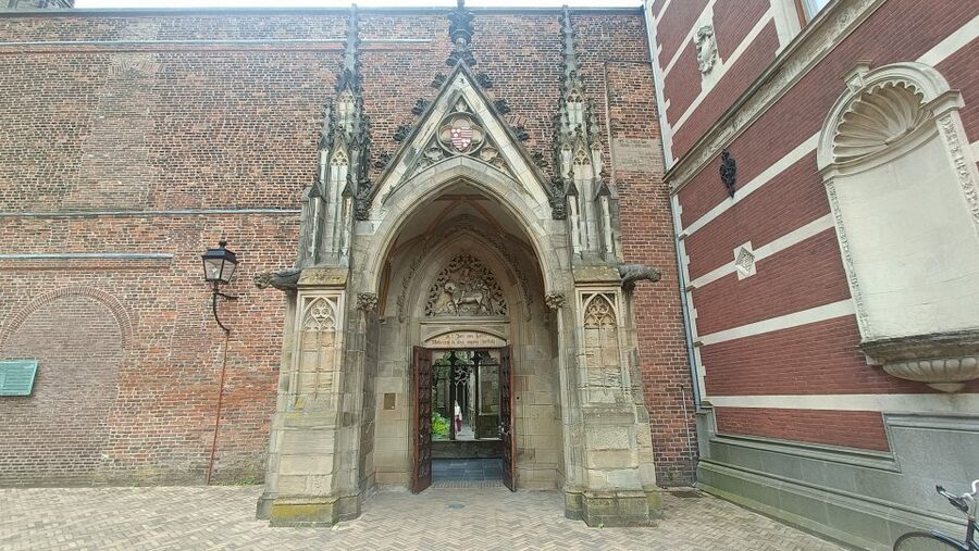 Utrecht: Guided Highlights Walking Tour - Secret Stops and De Krakeling: Fun Stories on Side Streets