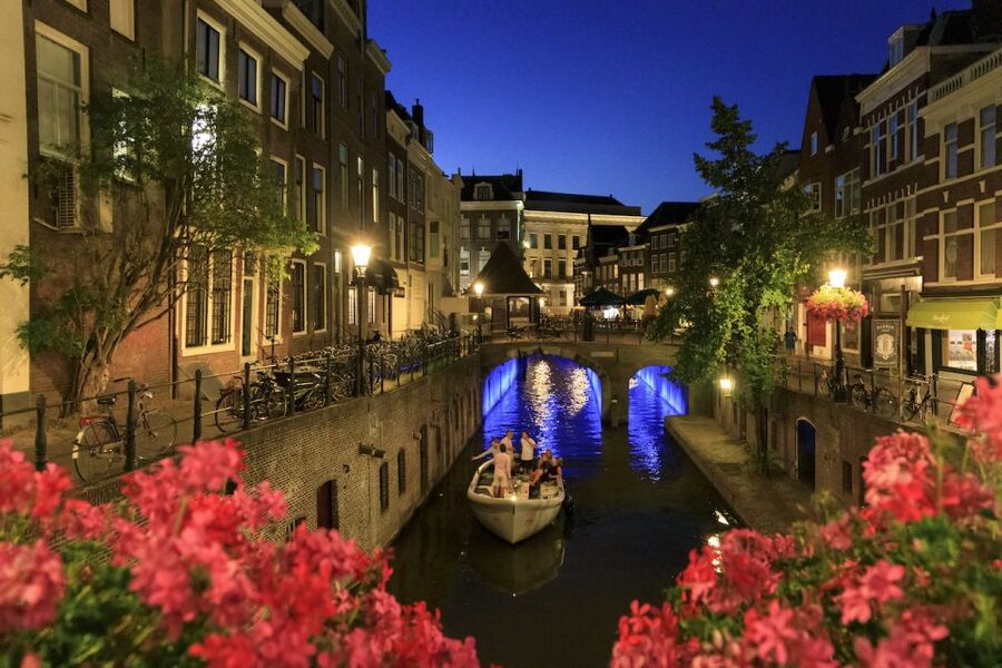 Utrecht: Guided Lumen Walking - Timing, weather, and what to pack for a night walk