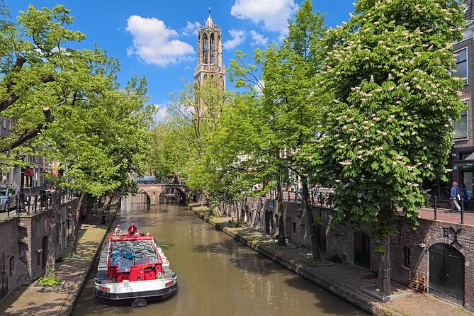 Utrecht Old Town: Medieval Monster Hunt & Walking Tour - How the app moves you between 10 riddle locations
