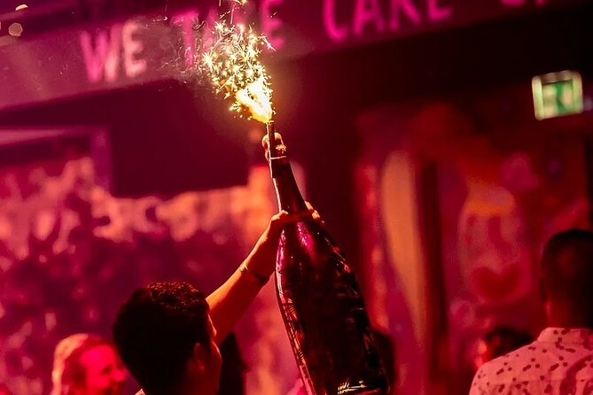 VEGAS Dazzling Variety Dinner Show in Amsterdam - Drinks, Pace, and the One Thing to Watch: Timing