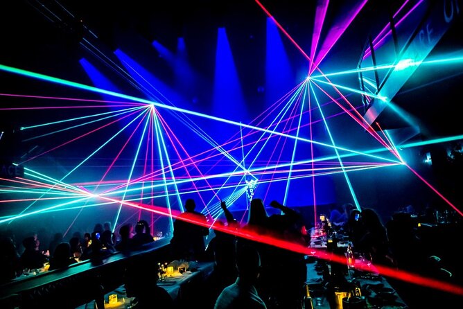 VEGAS Dazzling Variety Dinner Show in Amsterdam - Who This Vegas Dinner Show Is Best For