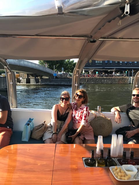 Visit Amsterdam by Boat with a French Guide (french) - Time planning: 1.5 hours is longer, which is the point