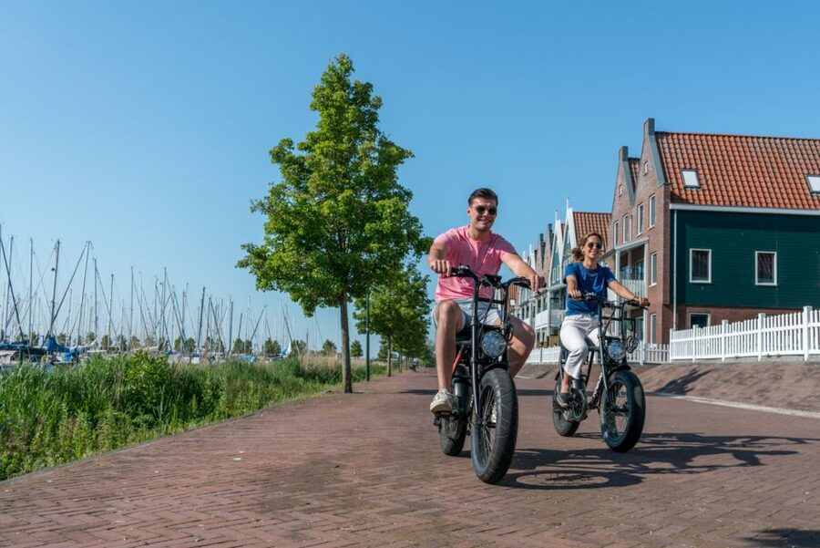 Volendam: E-Fatbike Rental - The main event: riding the dikes and watching the water line