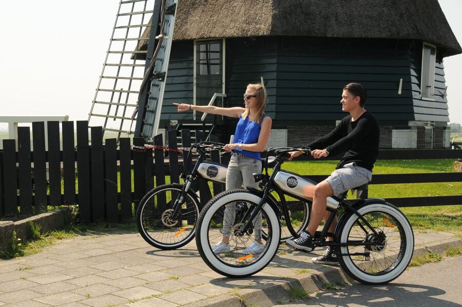 Volendam: E-Fatbike Rental - Edam in about an hour: narrow streets, canals, and cheese time