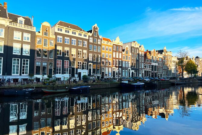 Walking Tour about Golden Age Architecture, private local guide - Torensluis bridge views: mercantile facades and crooked-house reality