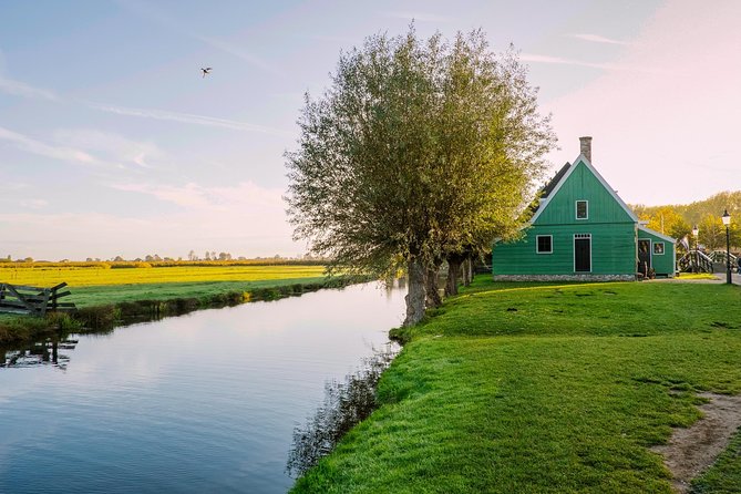 Windmill Tour from Amsterdam, Including Volendam & Marken - Crowds, Lines, and Photo Strategy at Windmills and Clogs