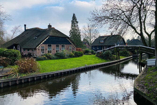 Zaanse Schans and Giethoorn Small-Group Tour with Hotel Pick-Up - Zaanse Schans: windmills you can actually get close to