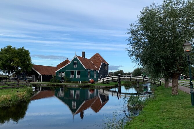 Zaanse Schans and Giethoorn Small-Group Tour with Hotel Pick-Up - Giethoorn: the Green Little Venice with real time to roam