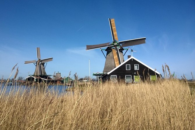 Zaanse Schans and Volendam Private Tour from Amsterdam - Kooijman Souvenirs and Clogs: A Quick Hands-On Taste of the Craft