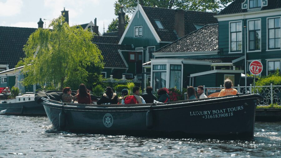 Zaanse Schans: Cruise UNESCO Windmills Village + Live Guide - Guides, small groups, and the value of asking questions