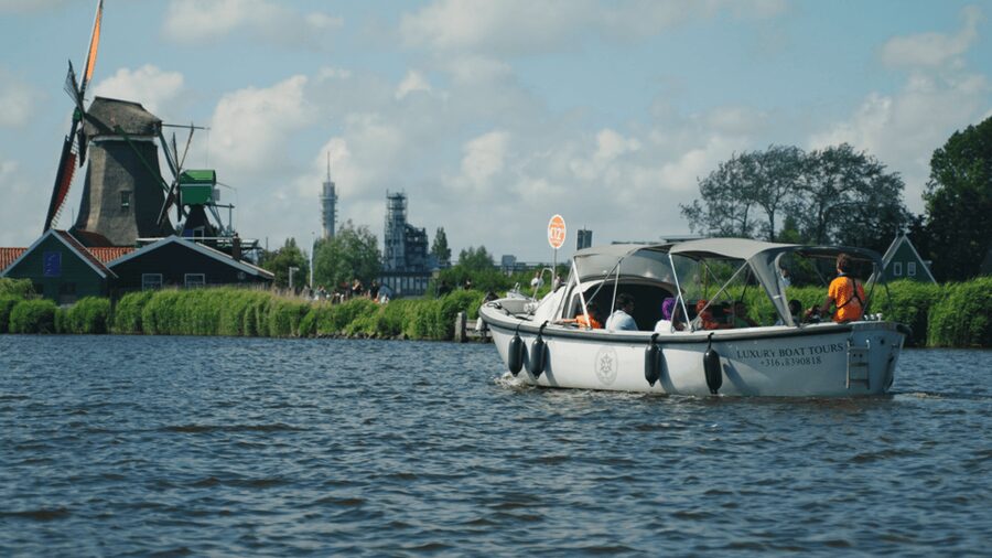 Zaanse Schans: Cruise UNESCO Windmills Village + Live Guide - Practical tips for getting better photos and better understanding