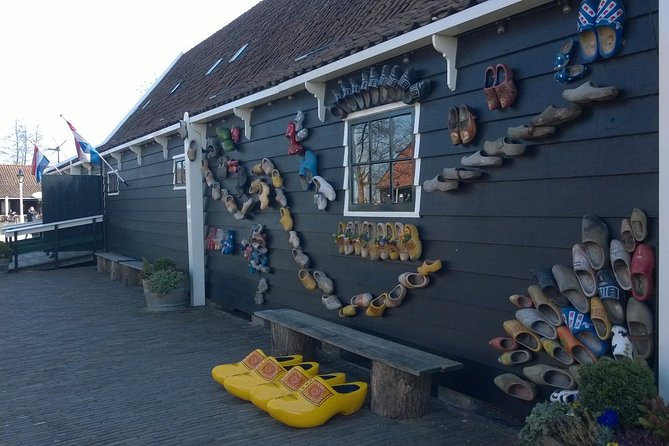 Zaanse Schans Windmills, Clogs and Dutch Cheese Small-Group Tour from Amsterdam - Stop 3: Molen De Kat paint mill, wind power for color