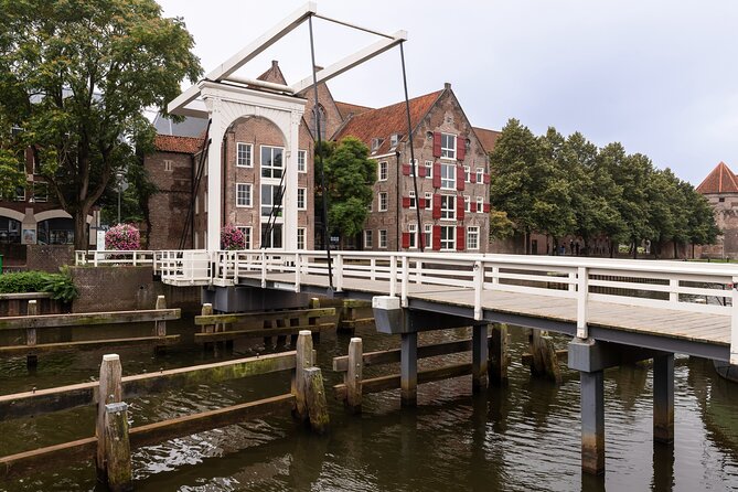 Zwolle: City Walk with Audio Guide in 7 Languages on your Phone - FAQ